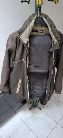 Blouson (doublé polaire) + pantalon (ski)