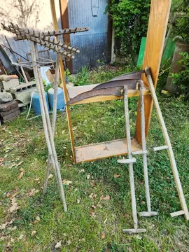 faux et râteaux anciens