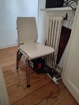 Deux chaises blanches