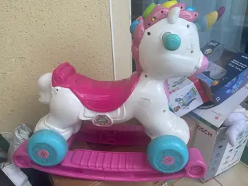licorne interactive sur roues ou a bascule