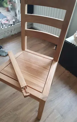 chaise neuve pied cassé