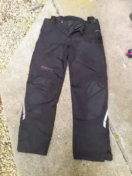 sur pantalon de moto
