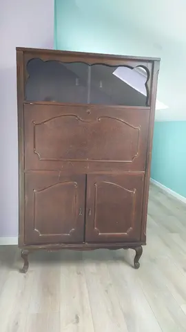 vitrine avec rangements