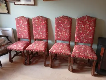 quatre chaise structure en bois