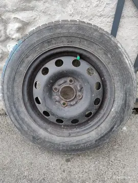 Roue avec pneu