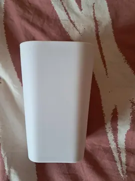 verre à dents en plastique blanc