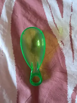 petite cuillère mesureur en plastique