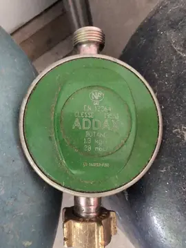 2 bouteille gaz butane et 1 detendeur