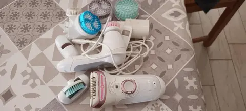 lot epilateur et accessoires gommage