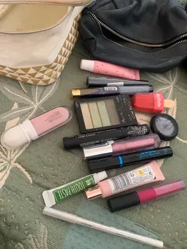 maquillage neuf et occasion