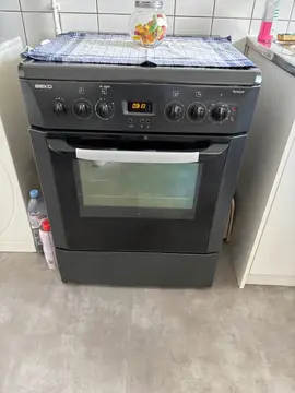 donne cuisinière