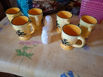 mugs