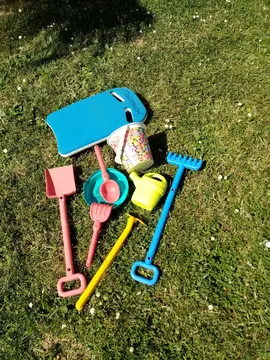 Jouets pour jouer dans le sable
