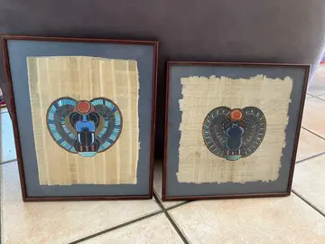 lot de scarabées sur papyrus