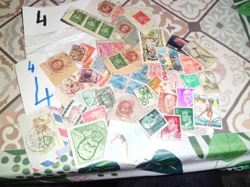 lot timbres monde 4