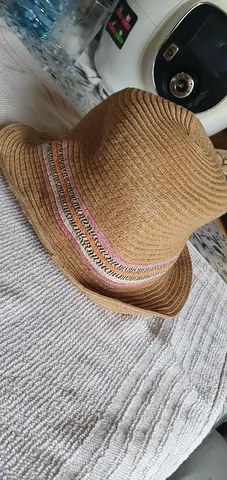 chapeau