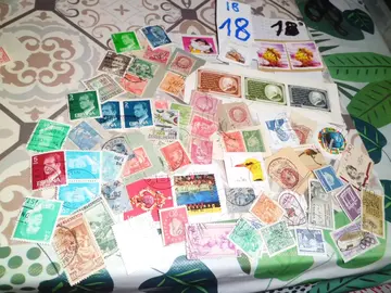 lot timbres monde 18