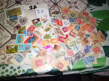 lot timbres monde 20