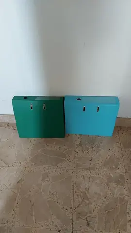 2 classeurs à levier
