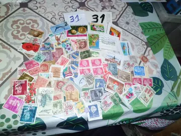lot timbres monde 31