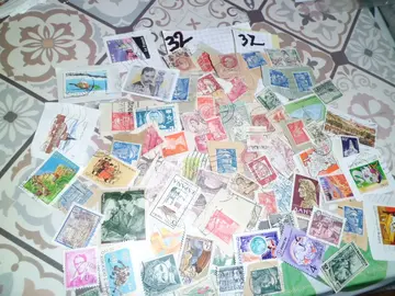 lot timbres monde 32