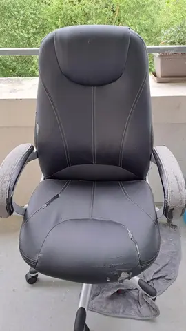 Fauteuil bureau fonctionnel accoudoirs usés