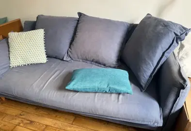 2 canapé en bonne état, un peu délavé