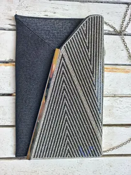 Pochette en simili cuir noir et strass