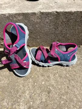 sandales Decathlon taille 29