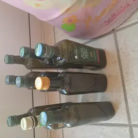 9 bouteilles d'huile vides