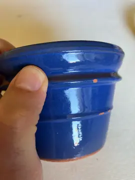cache pot en terre