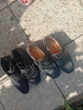 chaussures homme 1 paires taille 40 l autre 41 a nettoyé semelle en bonne état