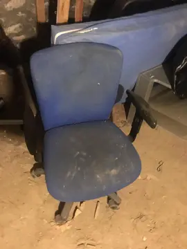 chaise de bureau bon état a nettoyer