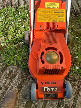 petite tondeuse électrique Flymo 30cms