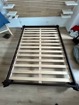 cadre de lit 154x213x30 et sommier latte sapin