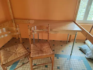 table et deux chaises