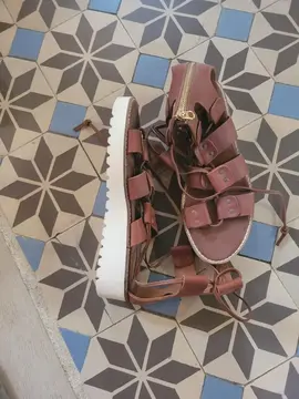 sandales neuves