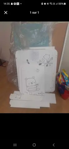 chambre à coucher bébé lit et table a langer