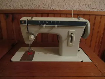 machine à coudre Singer avec meuble