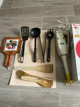 ustensiles de cuisine avec, mixeur et dessous de plat