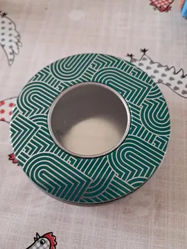 petite boîte ronde couleur verte métallique