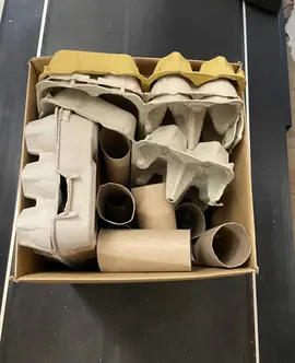 boîtes d’œufs et rouleaux