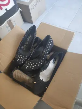 carton entier de chaussures