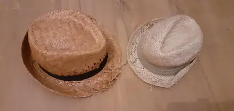 2 chapeaux de paille pour enfants