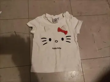 tricot manches courtes Hello Kitty. taille 9 mois