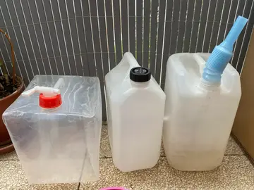 Bidons pour arroser plantes/stocker liquides…