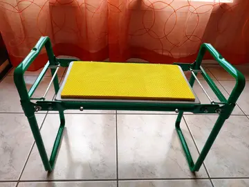 Petit banc pliant double fonction