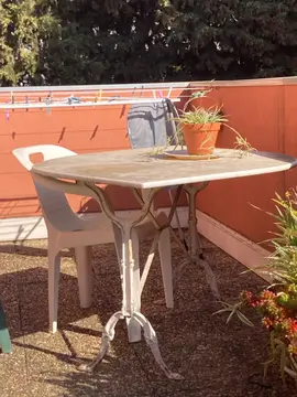 donne table fer forgé, et marbre