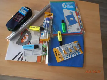 FOURNITURES SCOLAIRES