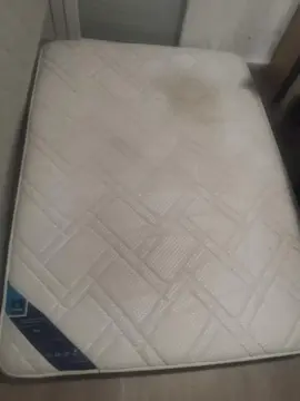 deux matelas usages mais en bon état
